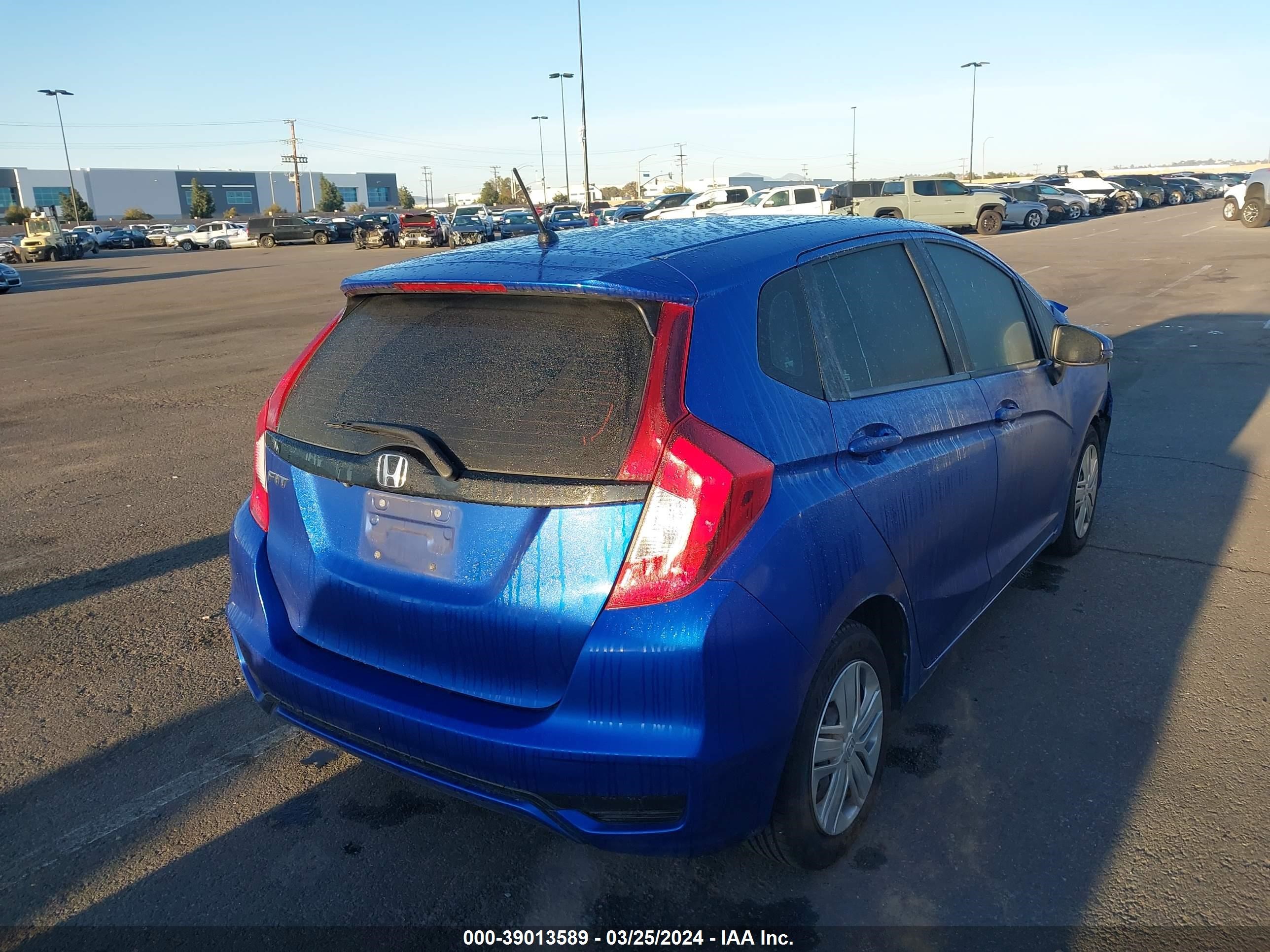 Photo 3 VIN: 3HGGK5H48JM734155 - HONDA FIT 