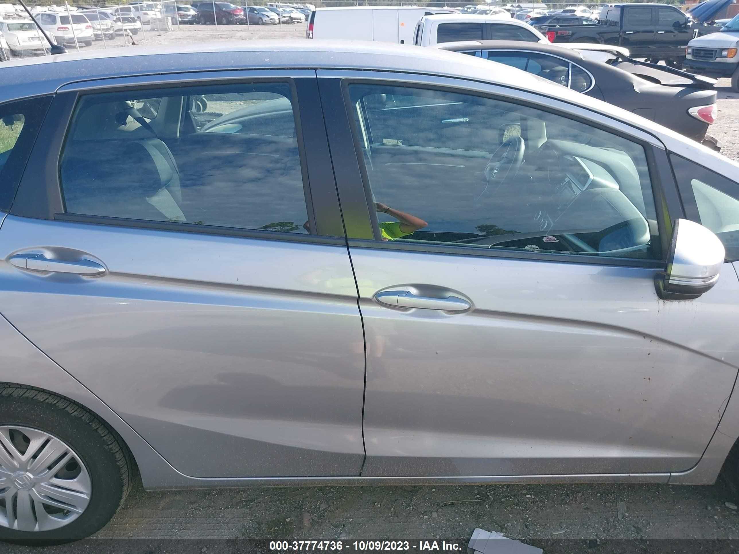 Photo 12 VIN: 3HGGK5H49JM732592 - HONDA FIT 