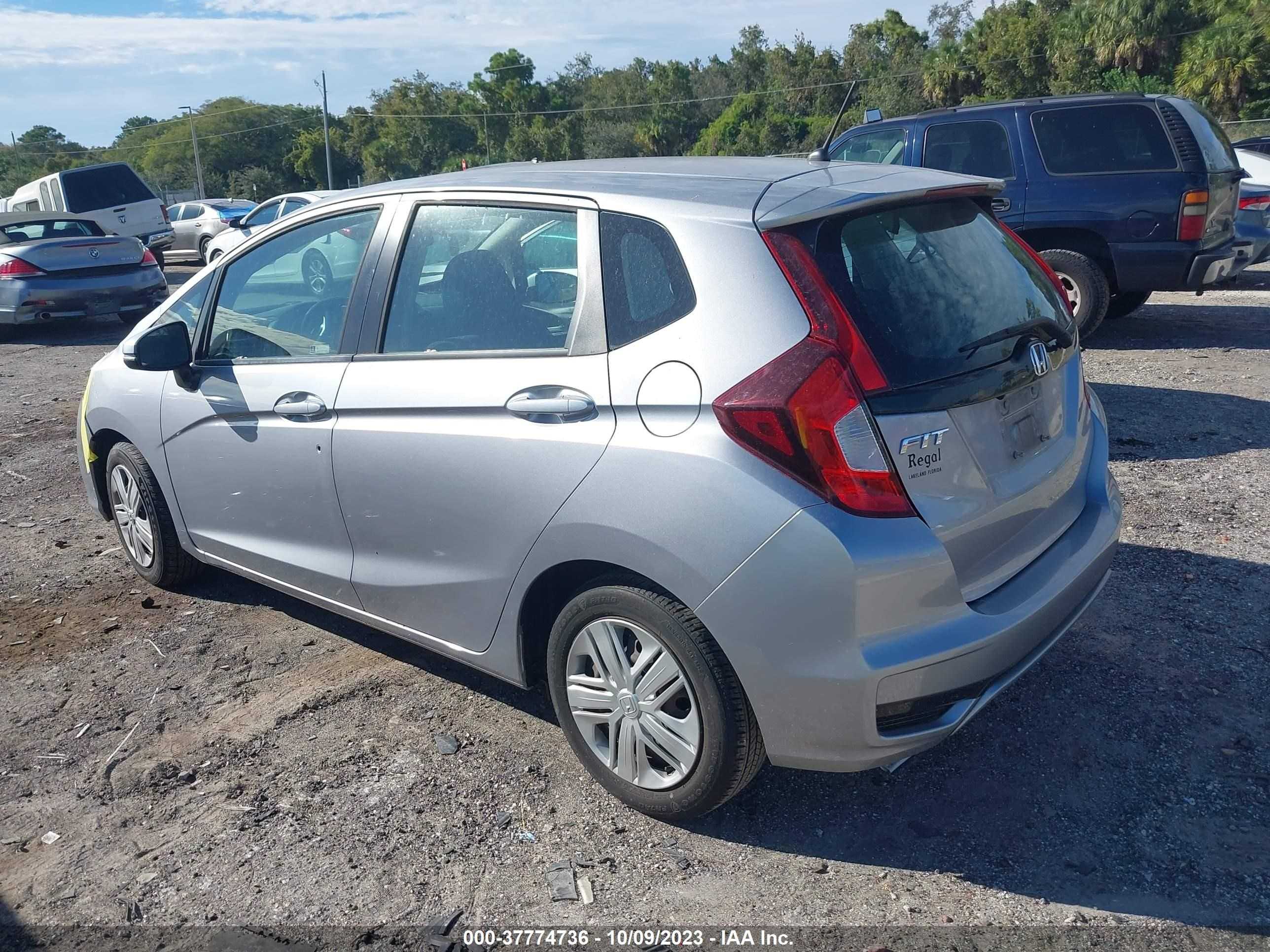 Photo 2 VIN: 3HGGK5H49JM732592 - HONDA FIT 