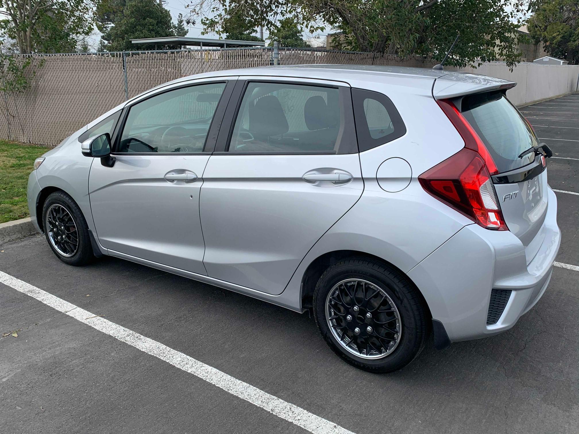 Photo 2 VIN: 3HGGK5H5XFM711959 - HONDA FIT 