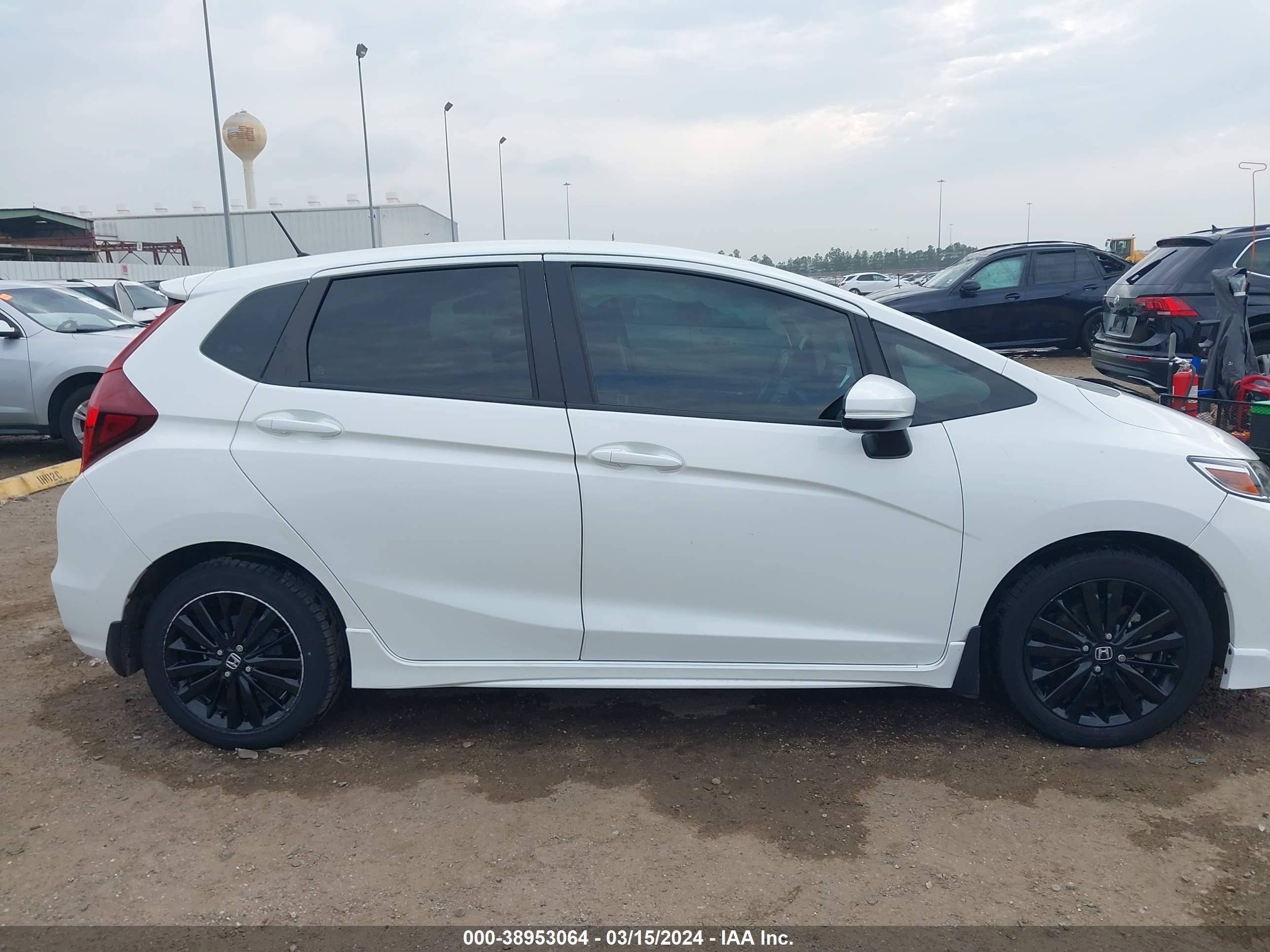 Photo 11 VIN: 3HGGK5H64JM712753 - HONDA FIT 