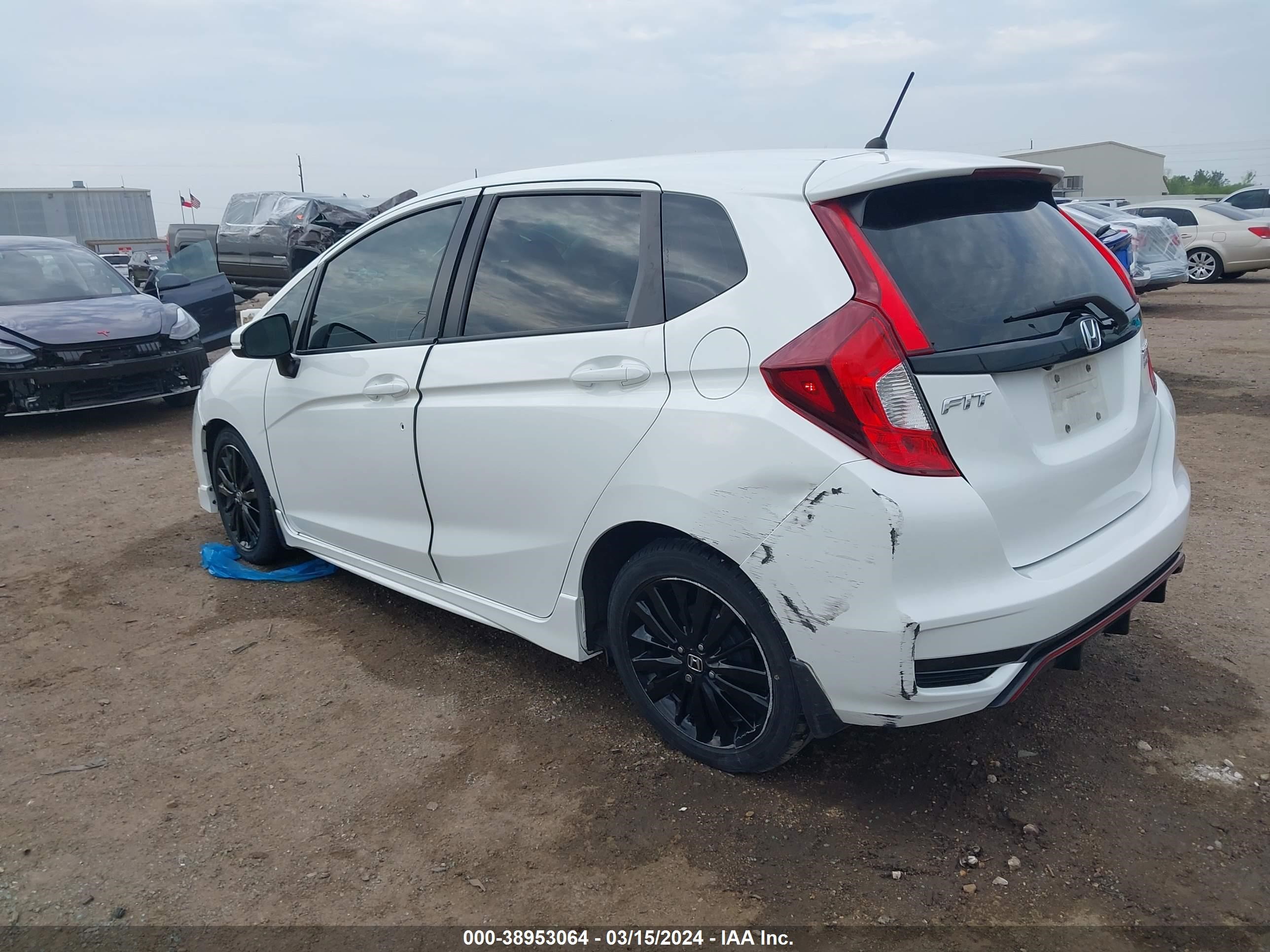 Photo 2 VIN: 3HGGK5H64JM712753 - HONDA FIT 