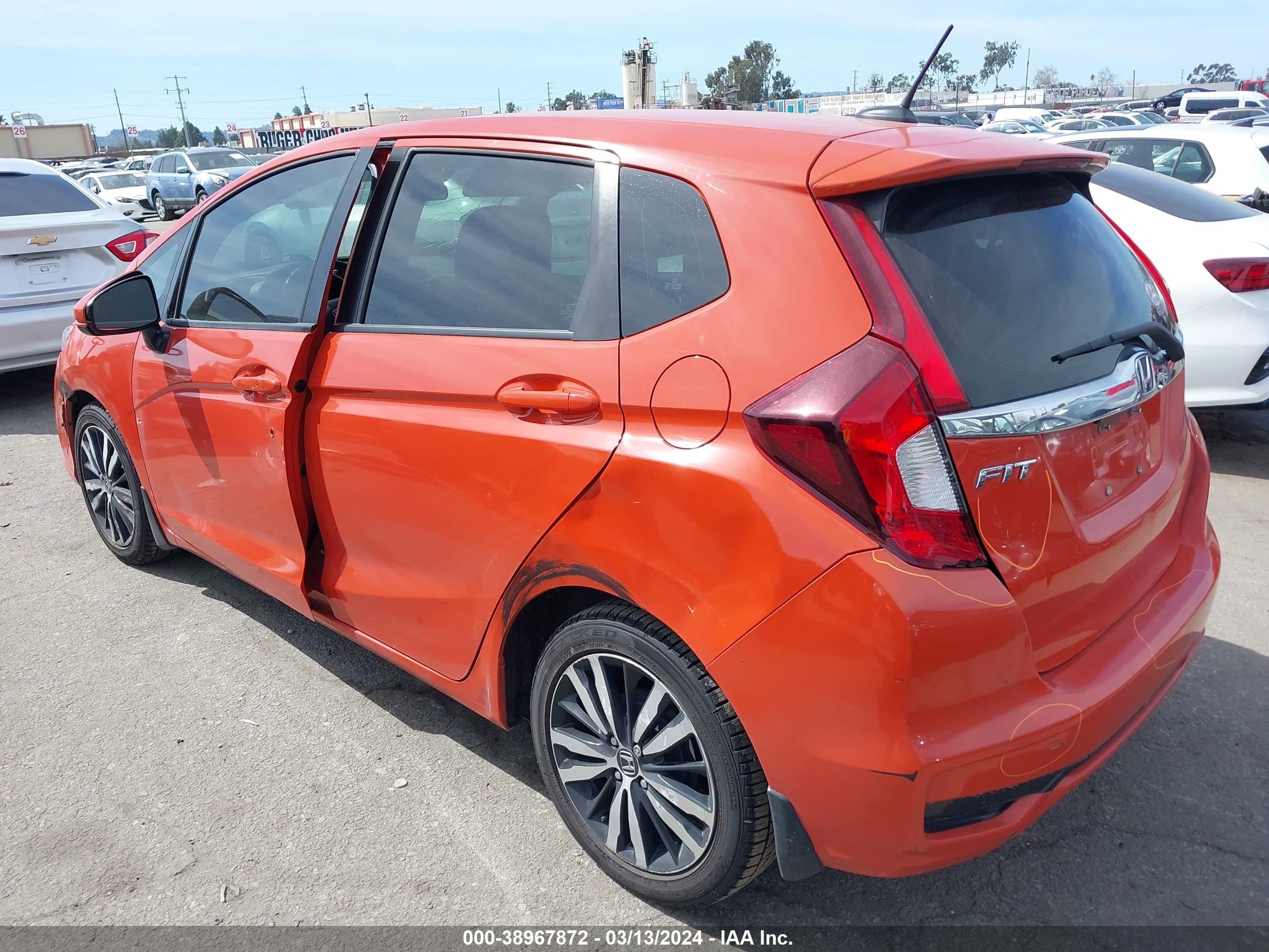 Photo 2 VIN: 3HGGK5H81JM721377 - HONDA FIT 