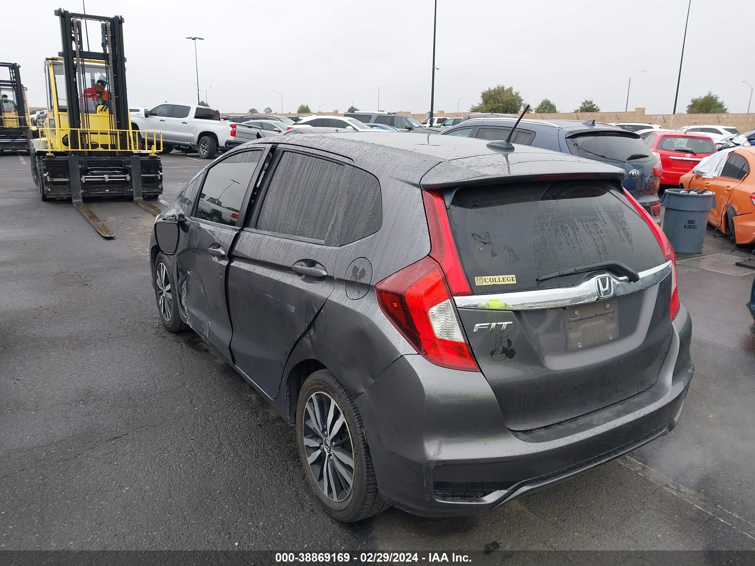 Photo 2 VIN: 3HGGK5H81JM725932 - HONDA FIT 