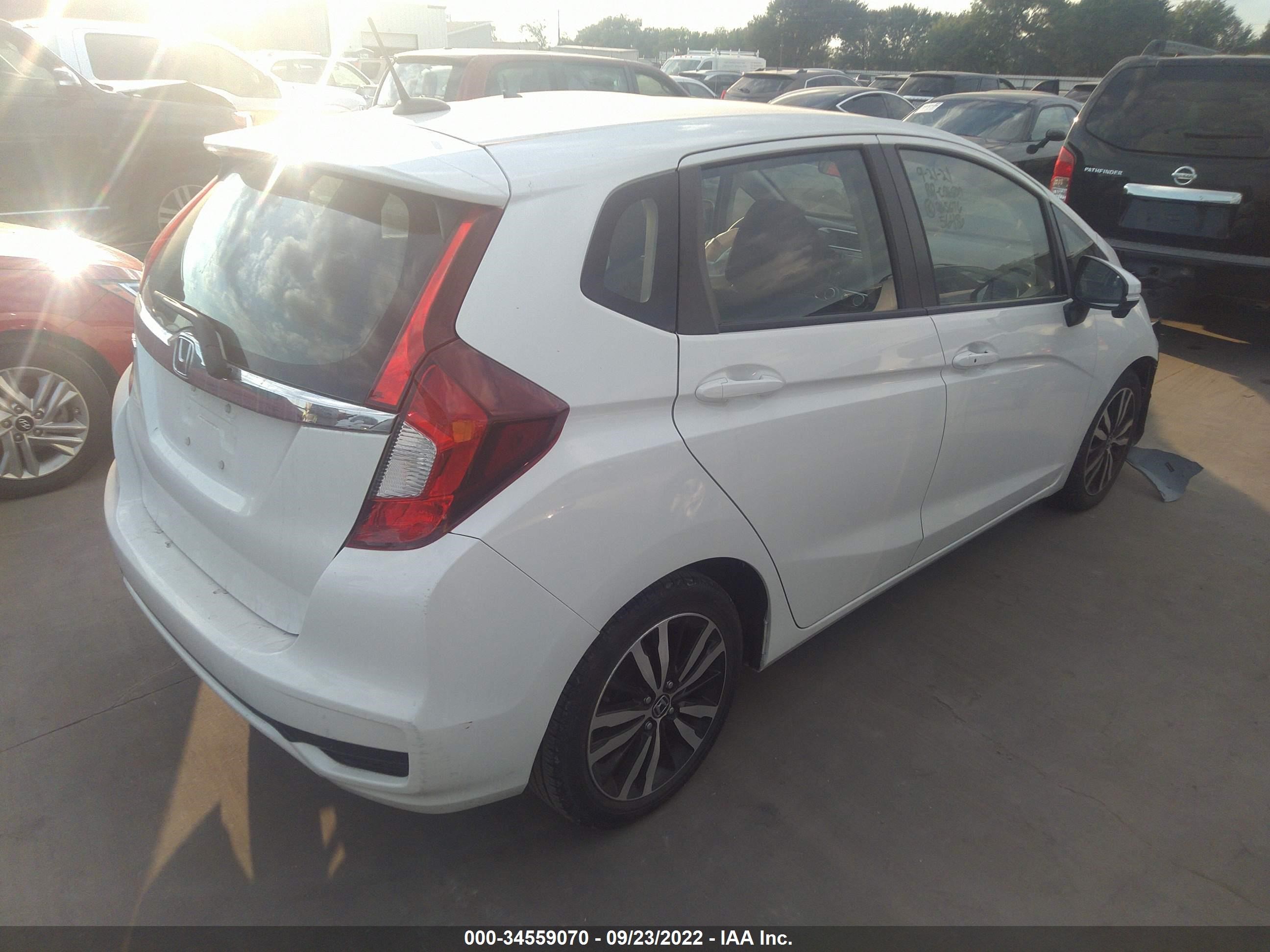 Photo 3 VIN: 3HGGK5H84JM718022 - HONDA FIT 