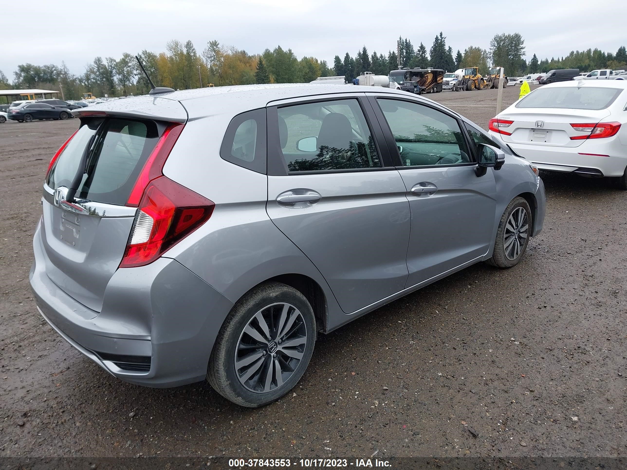 Photo 3 VIN: 3HGGK5H8XJM727906 - HONDA FIT 