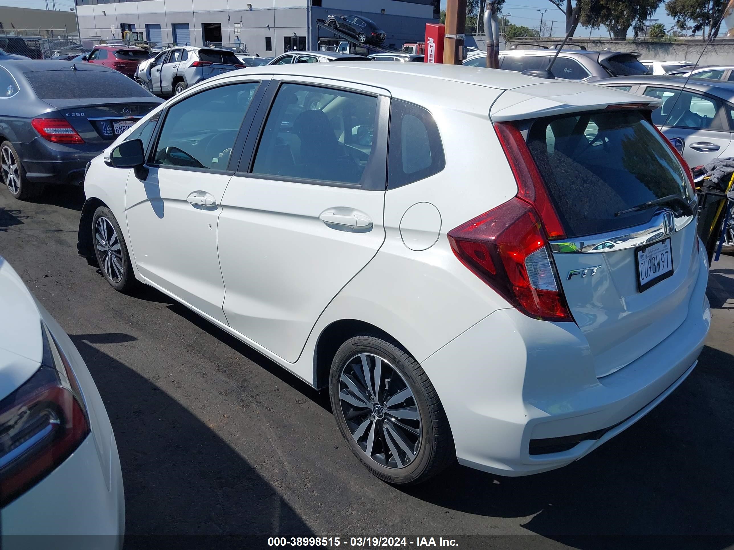 Photo 2 VIN: 3HGGK5H9XJM721645 - HONDA FIT 