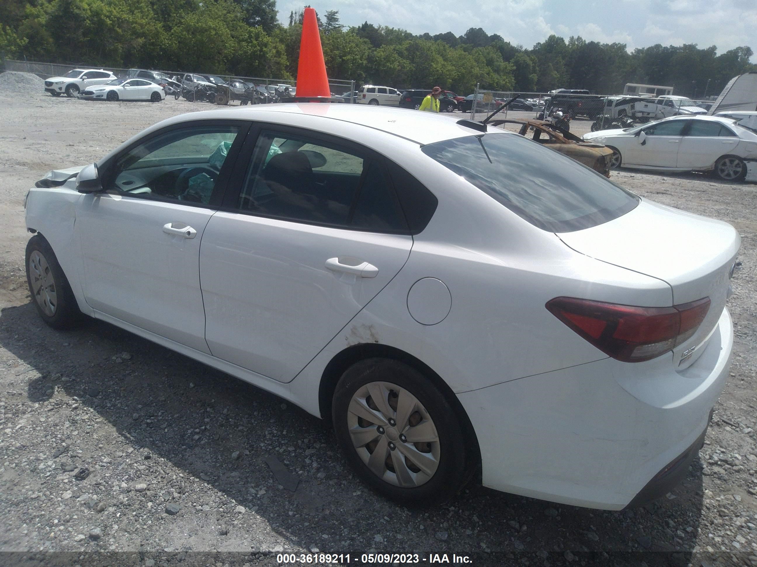 Photo 2 VIN: 3KPA24AB5JE050021 - KIA RIO 