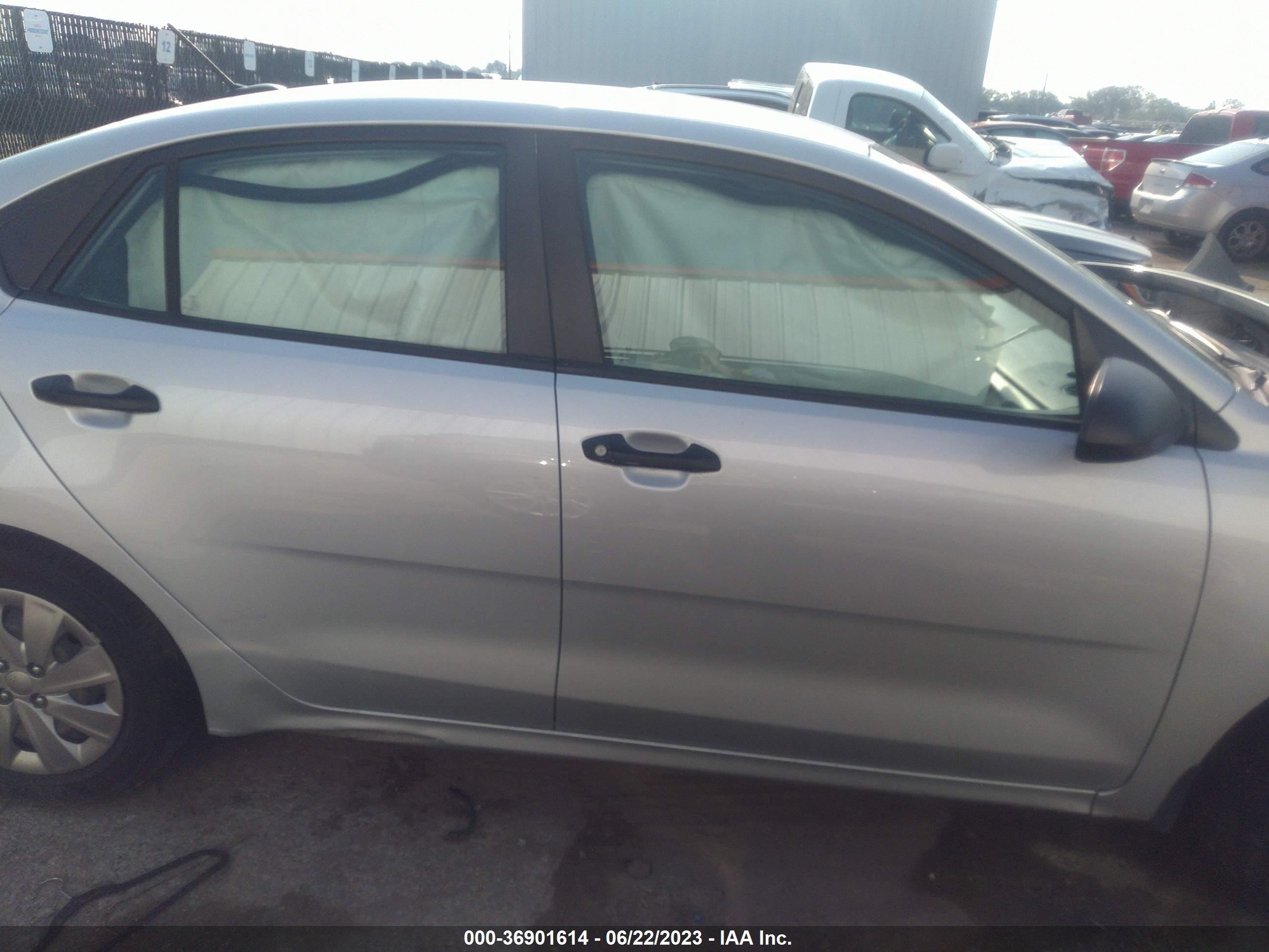 Photo 12 VIN: 3KPA24ABXJE082687 - KIA RIO 