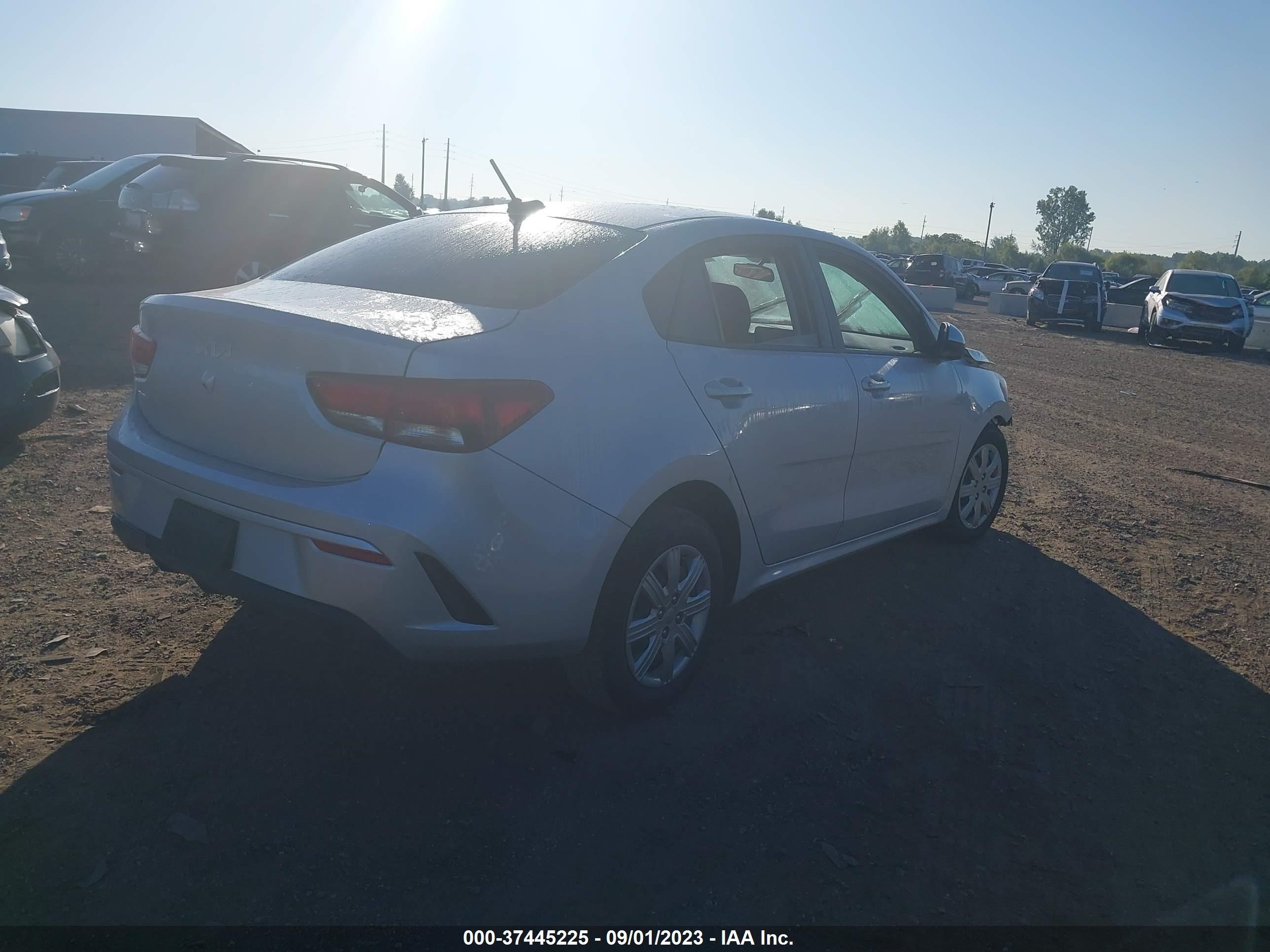 Photo 3 VIN: 3KPA24AD6PE530711 - KIA RIO 