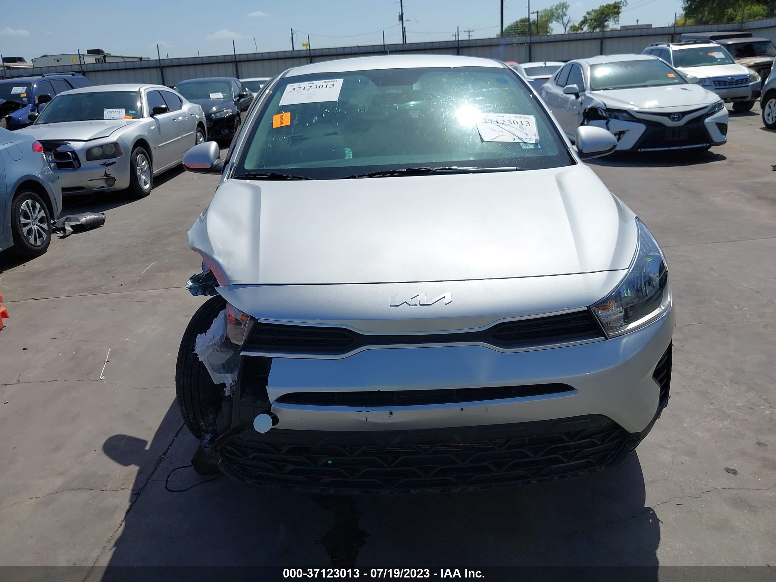 Photo 12 VIN: 3KPA24AD9NE494218 - KIA RIO 