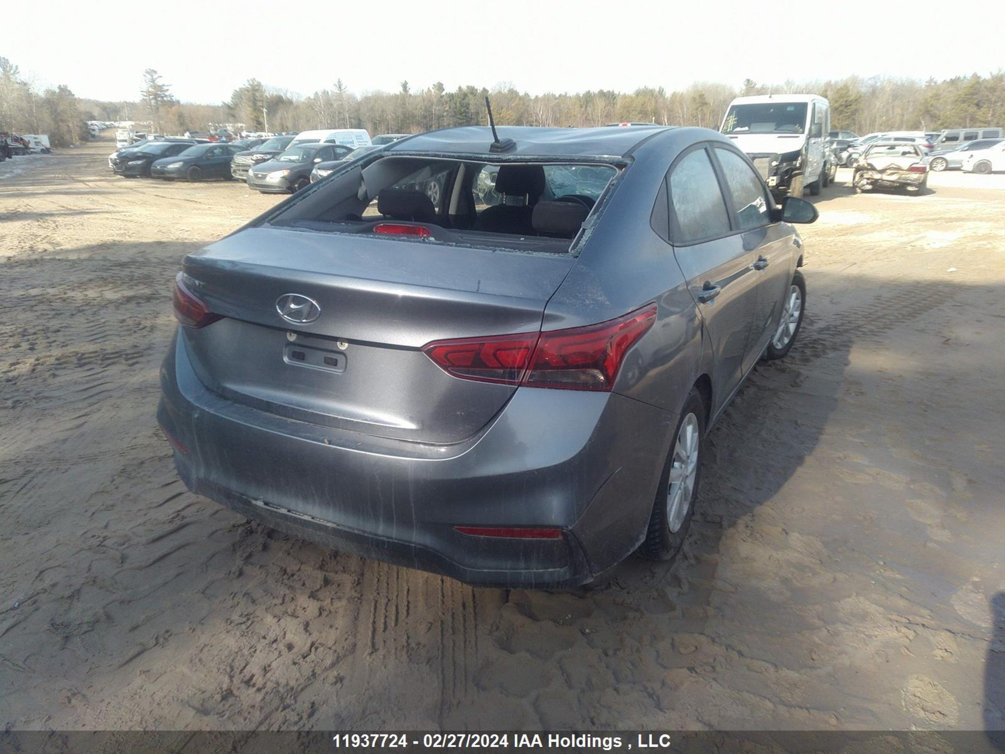 Photo 3 VIN: 3KPC24A30JE033824 - HYUNDAI ACCENT 