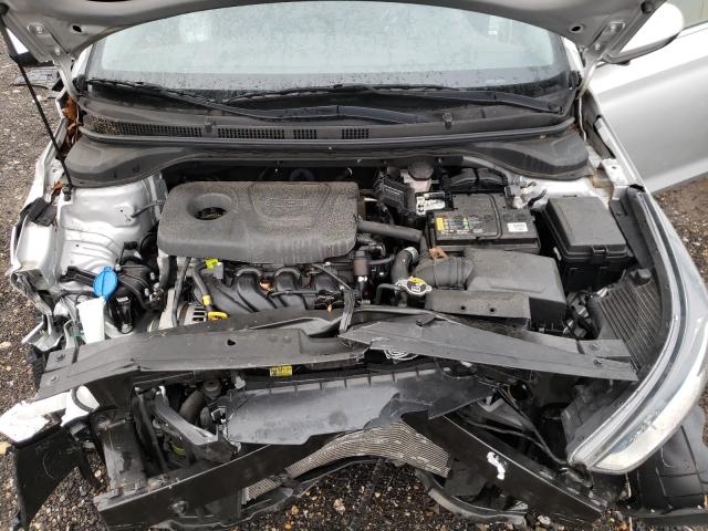 Photo 6 VIN: 3KPC24A31KE038709 - HYUNDAI ACCENT SE 