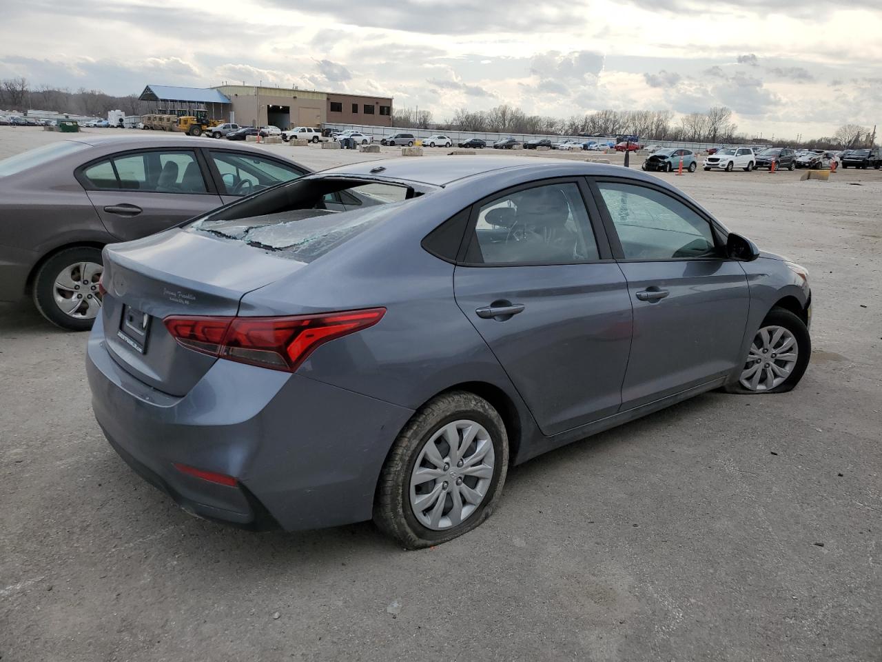 Photo 2 VIN: 3KPC24A31KE076537 - HYUNDAI ACCENT 