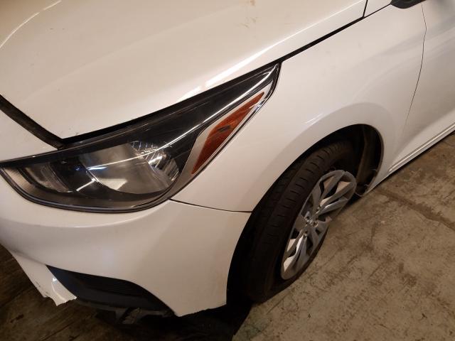 Photo 8 VIN: 3KPC24A32JE006026 - HYUNDAI ACCENT SE 