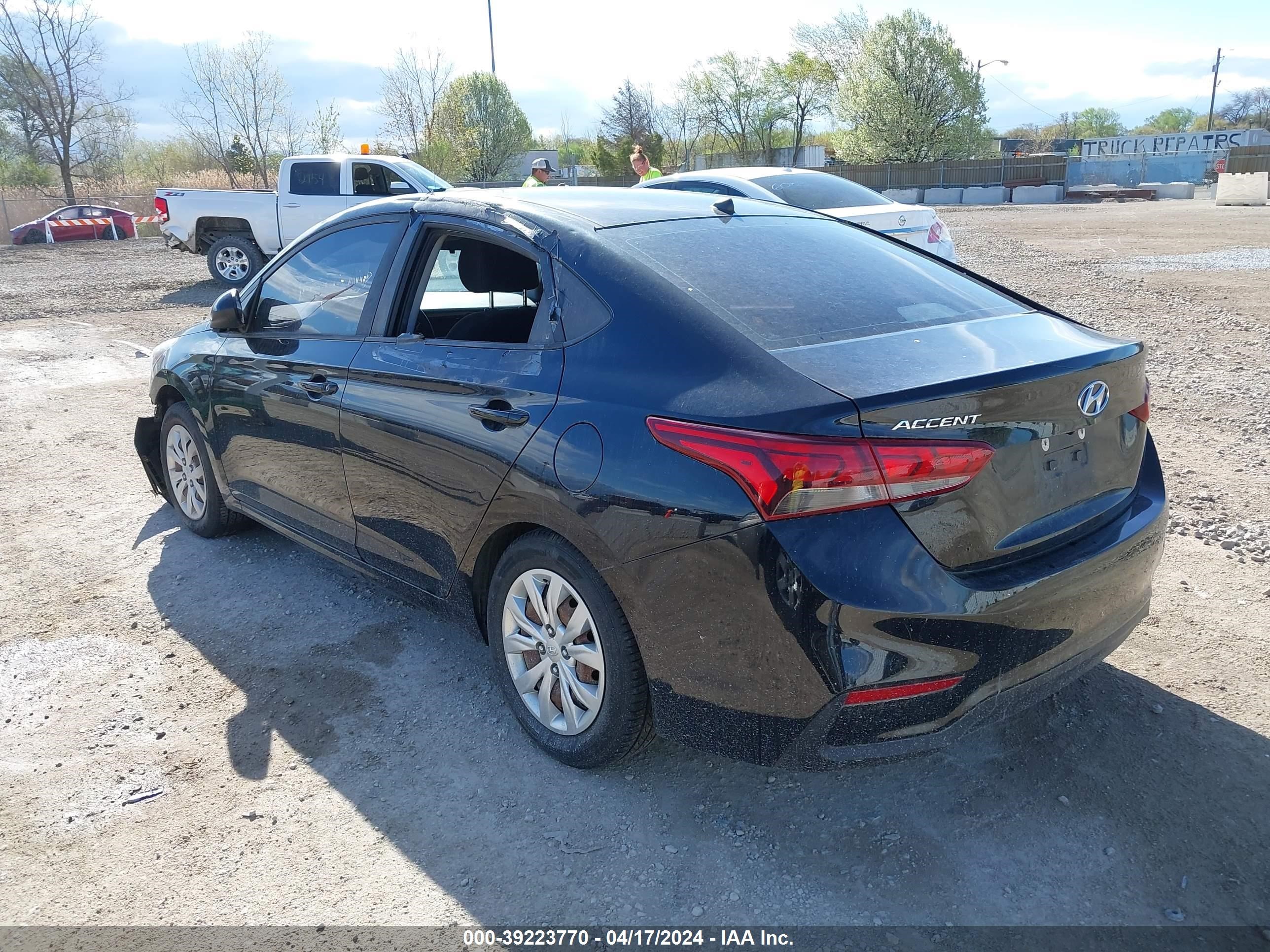 Photo 2 VIN: 3KPC24A33JE016631 - HYUNDAI ACCENT 