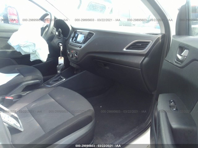 Photo 4 VIN: 3KPC24A33JE017990 - HYUNDAI ACCENT 