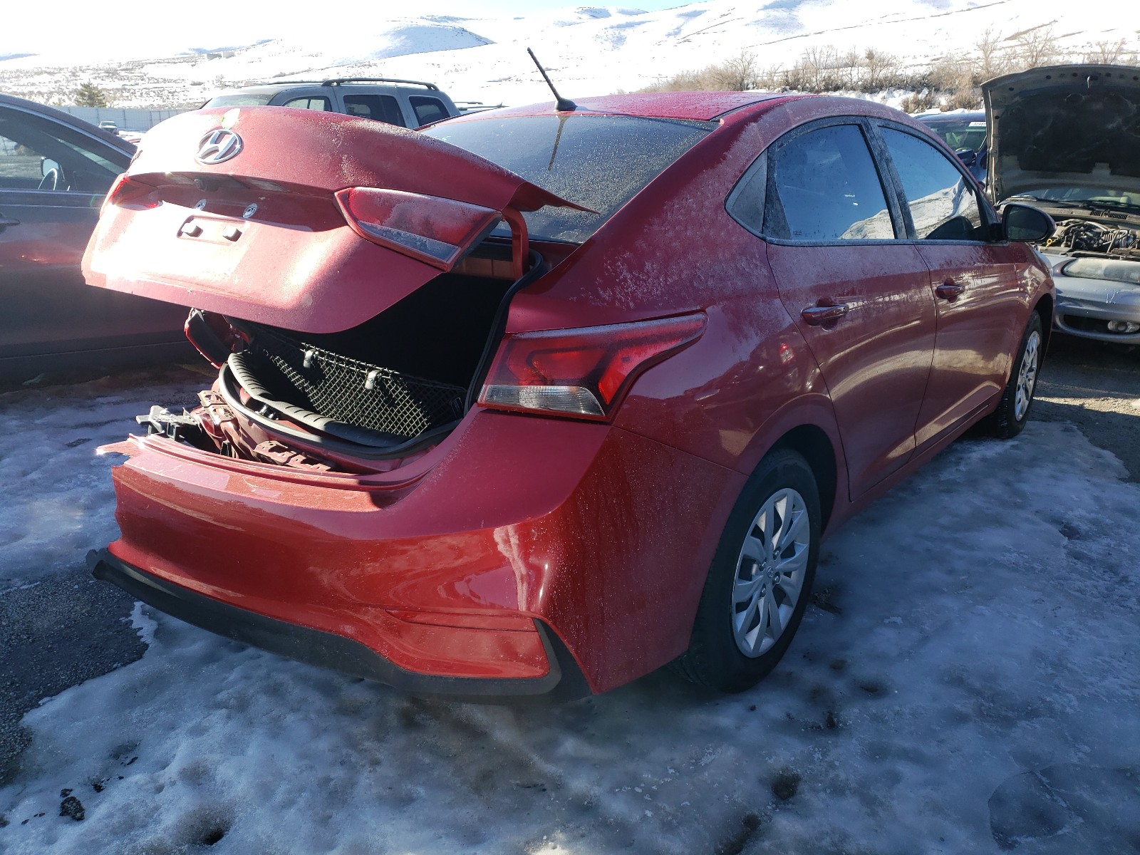 Photo 3 VIN: 3KPC24A34JE025774 - HYUNDAI ACCENT SE 