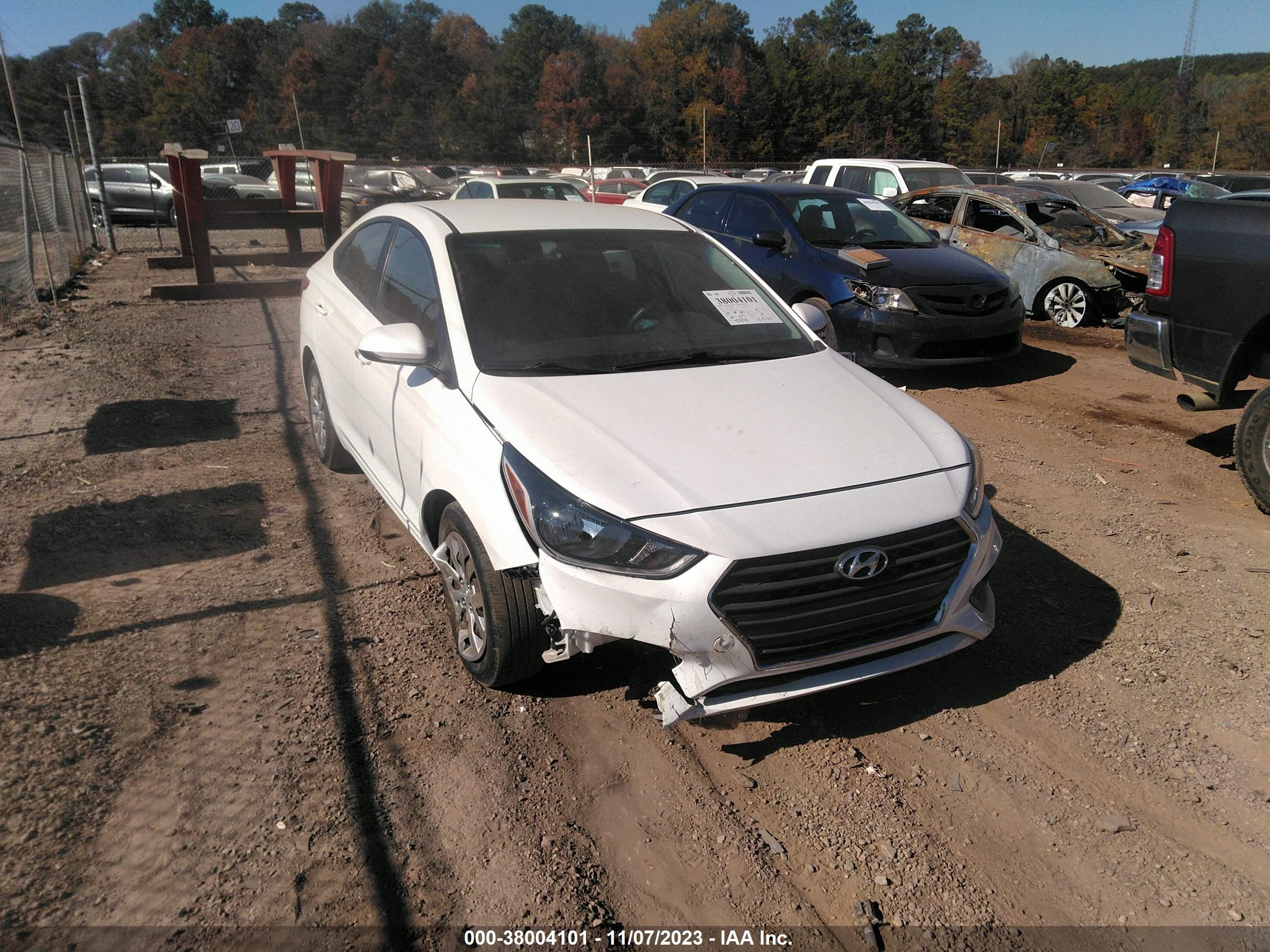 Photo 0 VIN: 3KPC24A34JE028562 - HYUNDAI ACCENT 