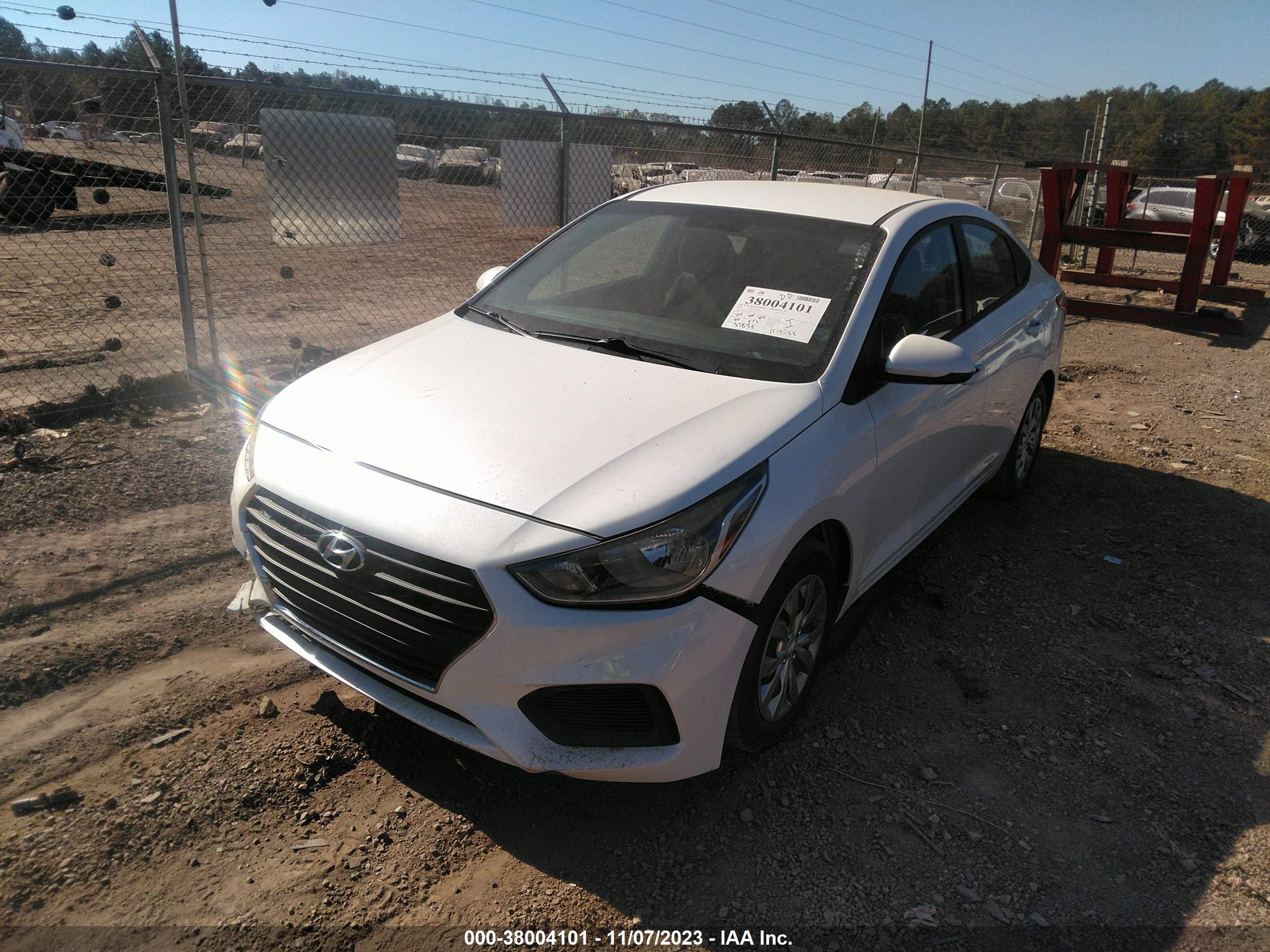 Photo 1 VIN: 3KPC24A34JE028562 - HYUNDAI ACCENT 