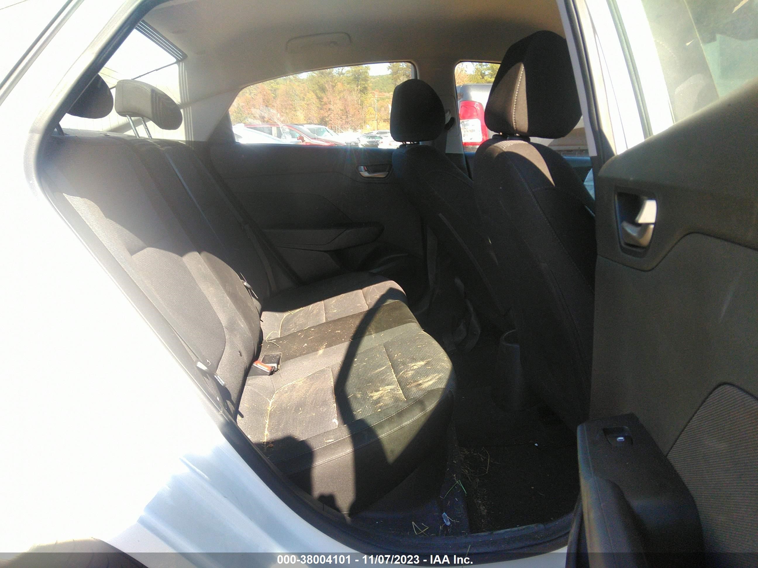 Photo 7 VIN: 3KPC24A34JE028562 - HYUNDAI ACCENT 