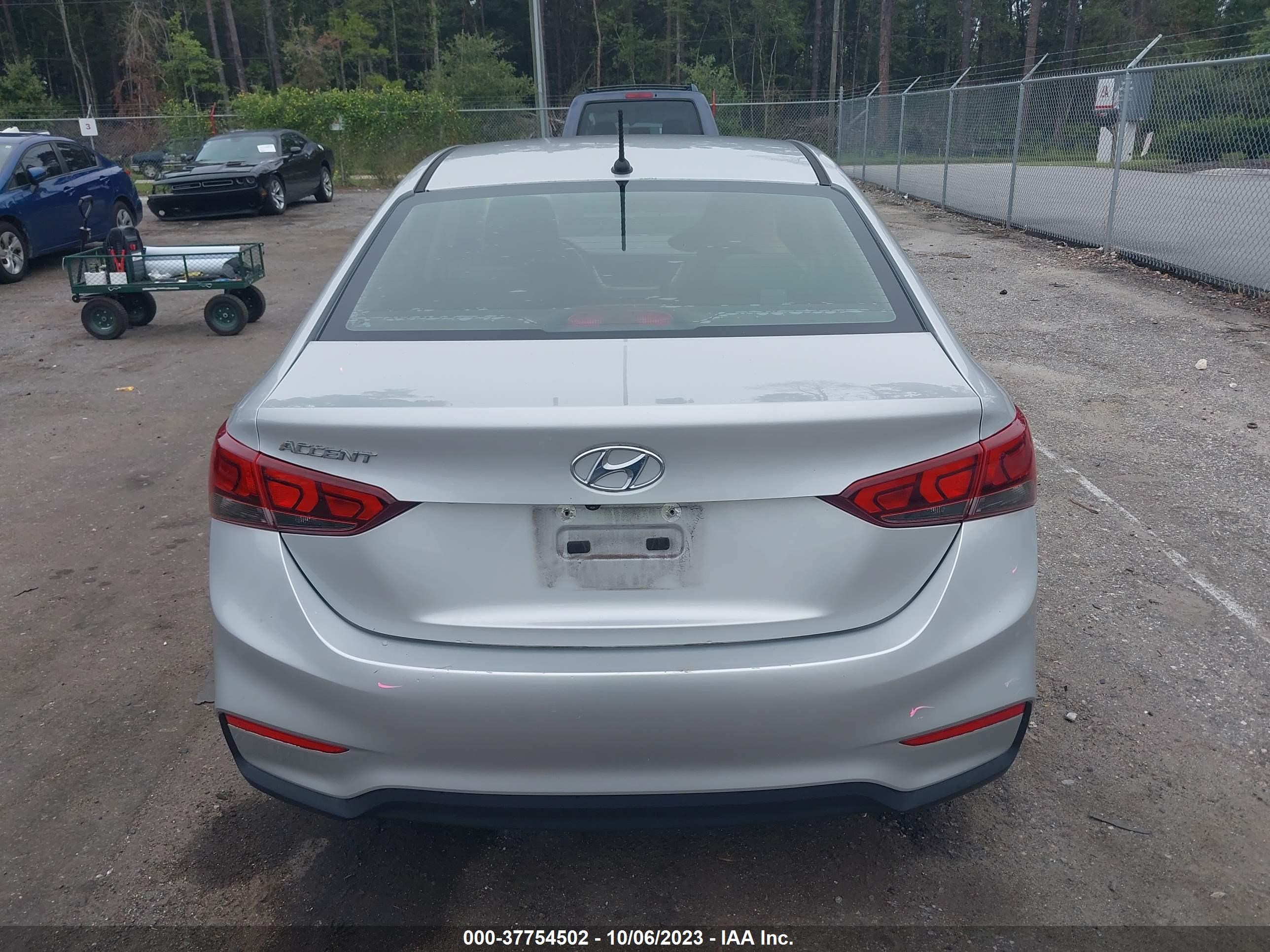 Photo 14 VIN: 3KPC24A34KE063832 - HYUNDAI ACCENT 