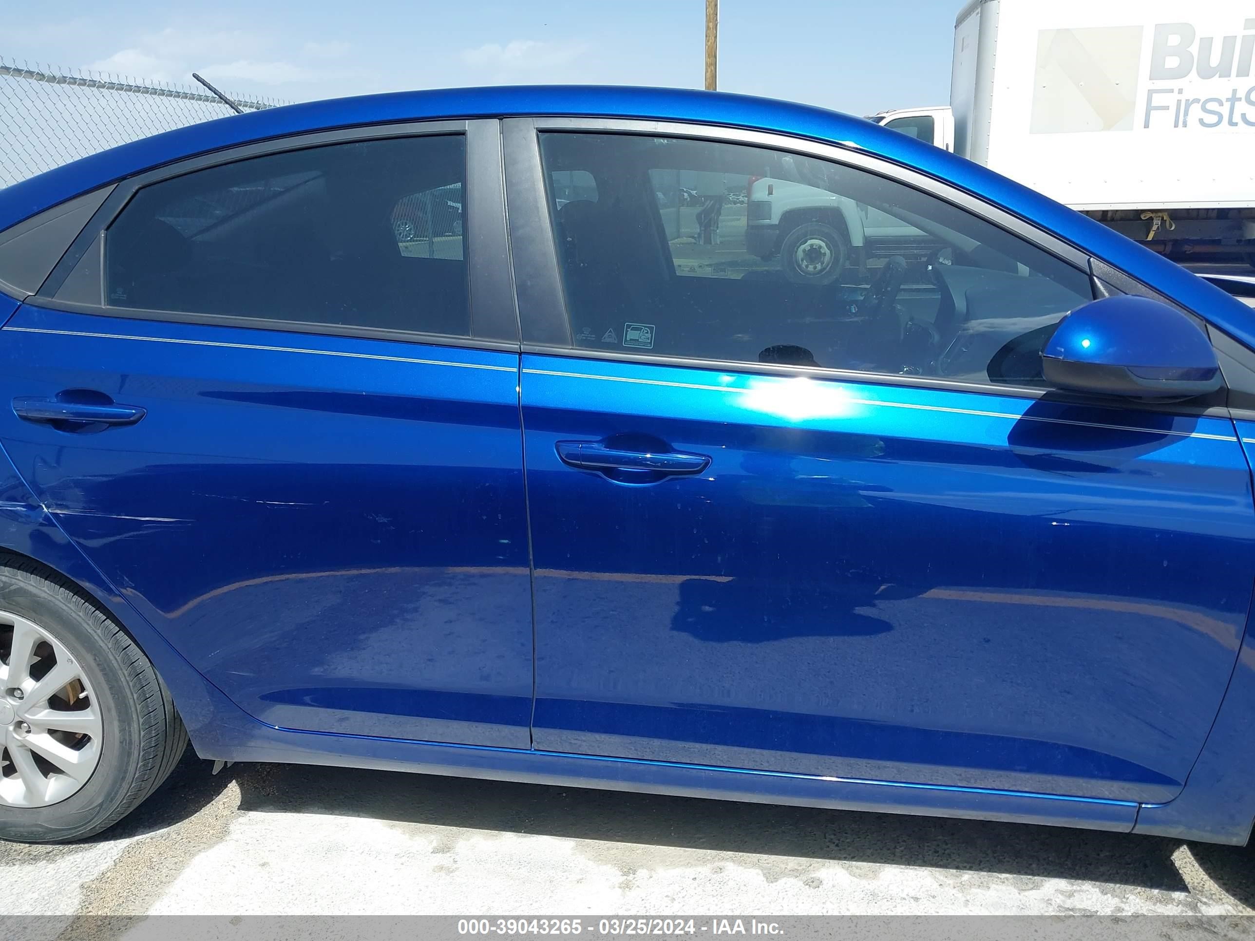 Photo 12 VIN: 3KPC24A35JE020681 - HYUNDAI ACCENT 