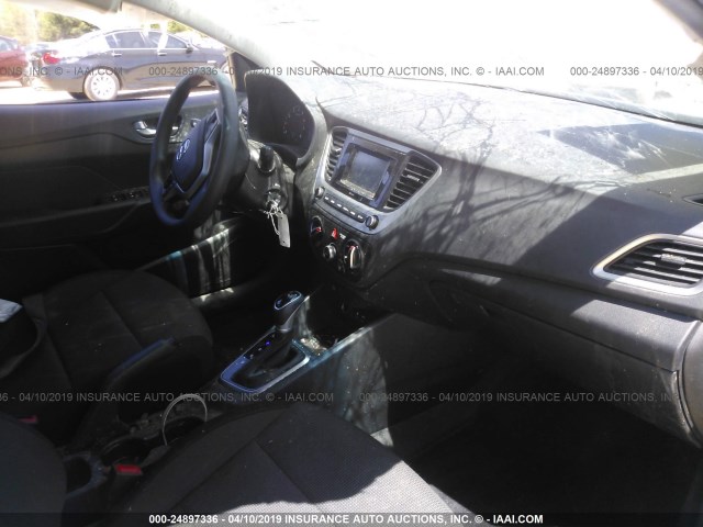 Photo 4 VIN: 3KPC24A35JE030725 - HYUNDAI ACCENT 