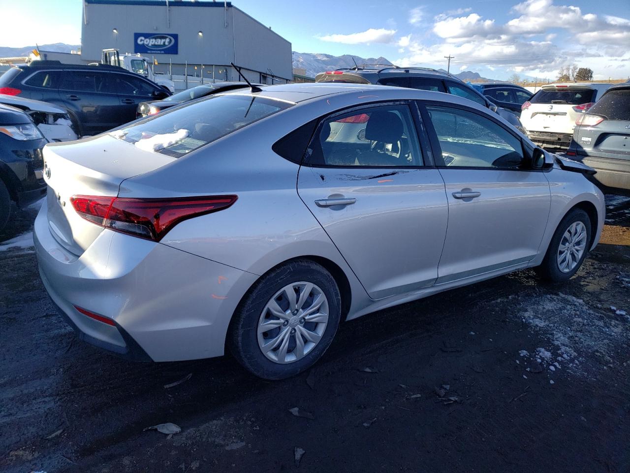 Photo 2 VIN: 3KPC24A36JE011391 - HYUNDAI ACCENT 