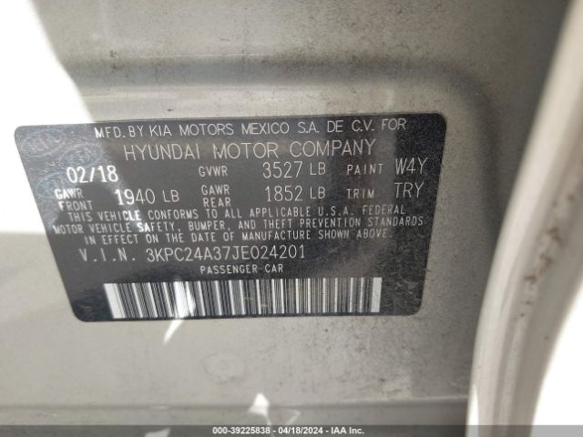 Photo 8 VIN: 3KPC24A37JE024201 - HYUNDAI ACCENT 