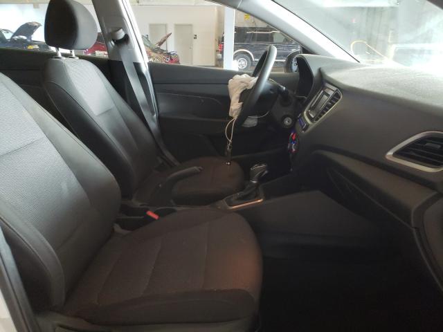 Photo 4 VIN: 3KPC24A38JE005530 - HYUNDAI ACCENT SE 