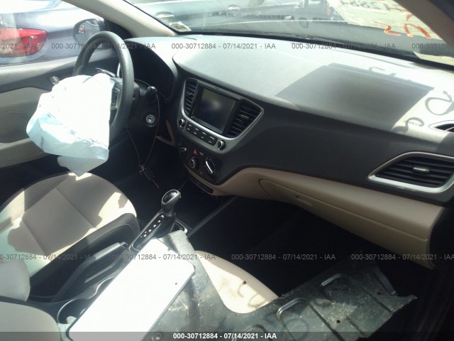 Photo 4 VIN: 3KPC24A38JE011750 - HYUNDAI ACCENT 