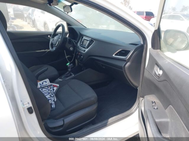 Photo 4 VIN: 3KPC24A38JE033912 - HYUNDAI ACCENT 