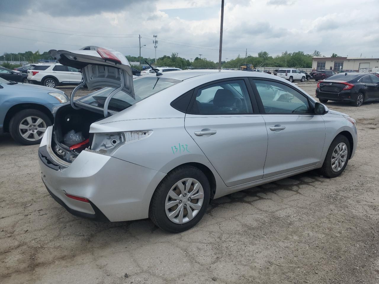 Photo 2 VIN: 3KPC24A39KE069481 - HYUNDAI ACCENT 