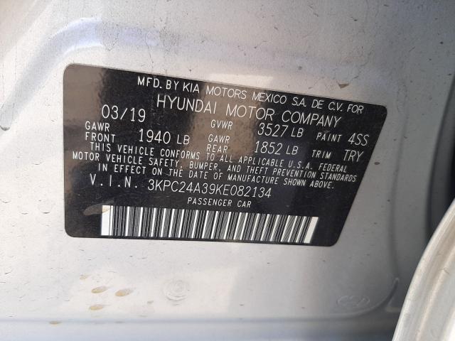 Photo 9 VIN: 3KPC24A39KE082134 - HYUNDAI ACCENT SE 