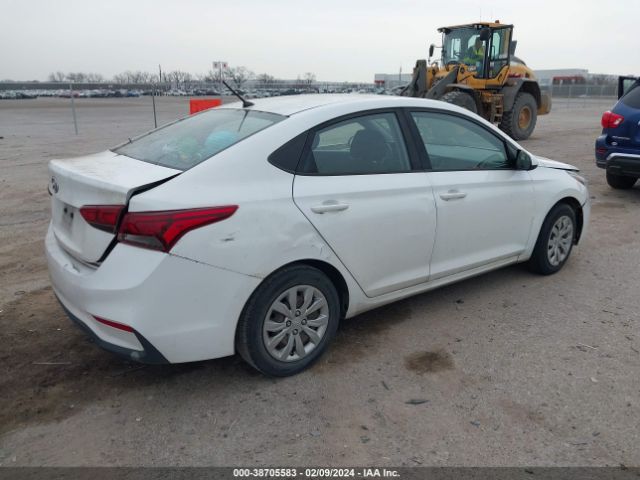 Photo 3 VIN: 3KPC24A3XJE012348 - HYUNDAI ACCENT 