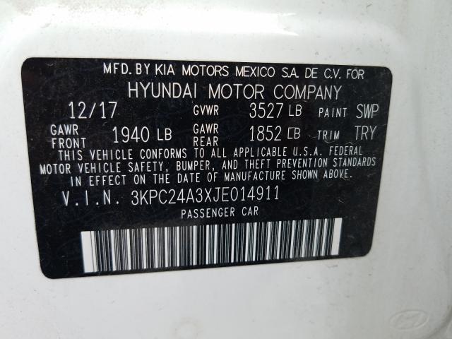 Photo 9 VIN: 3KPC24A3XJE014911 - HYUNDAI ACCENT SE 