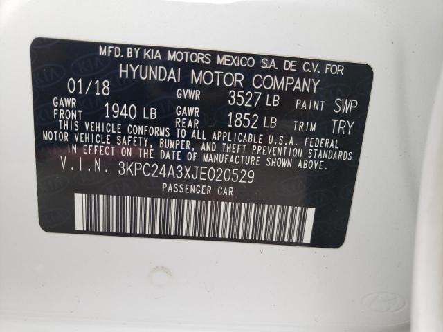 Photo 11 VIN: 3KPC24A3XJE020529 - HYUNDAI ACCENT SE 