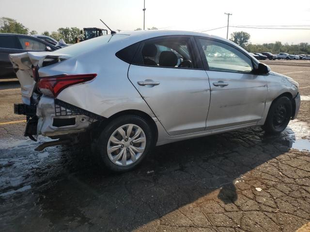 Photo 2 VIN: 3KPC24A3XJE020935 - HYUNDAI ACCENT SE 