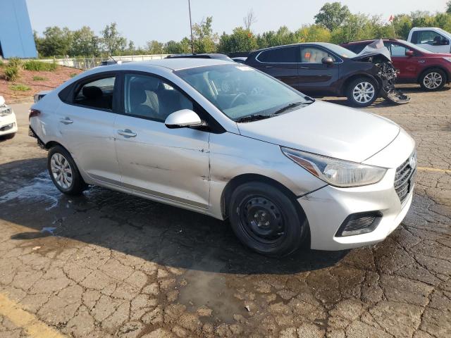 Photo 3 VIN: 3KPC24A3XJE020935 - HYUNDAI ACCENT SE 