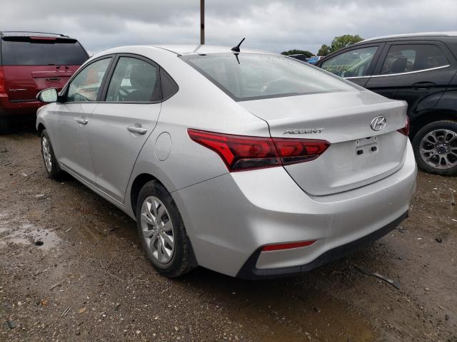 Photo 2 VIN: 3KPC24A3XJE026587 - HYUNDAI ACCENT SE 