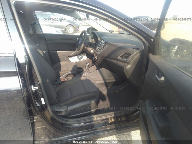 Photo 4 VIN: 3KPC24A3XKE039065 - HYUNDAI ACCENT 