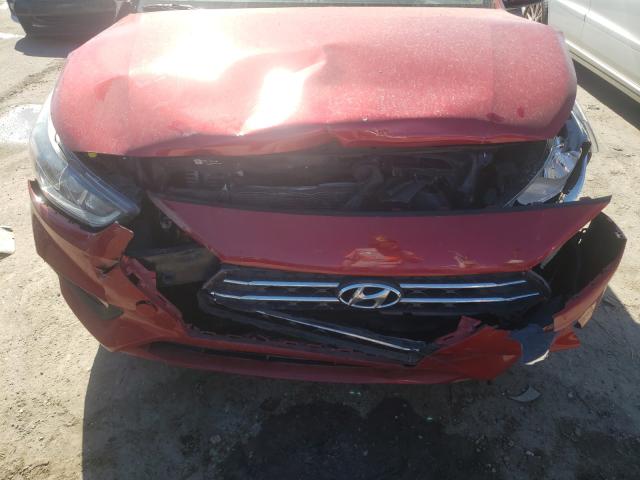 Photo 8 VIN: 3KPC24A3XKE047599 - HYUNDAI ACCENT SE 