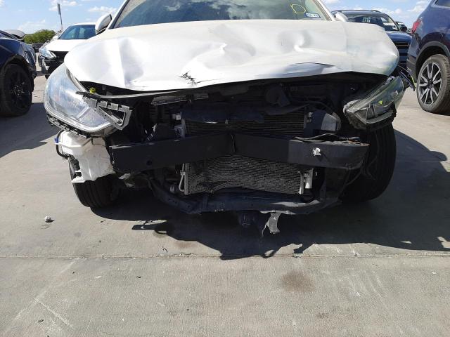 Photo 8 VIN: 3KPC24A3XKE050227 - HYUNDAI ACCENT SE 