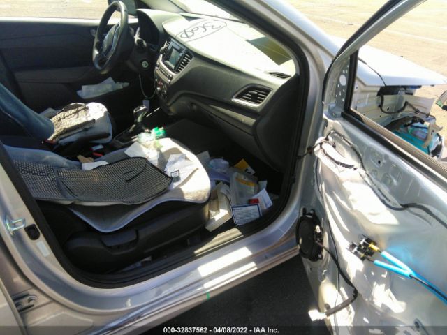 Photo 4 VIN: 3KPC24A3XKE069988 - HYUNDAI ACCENT 