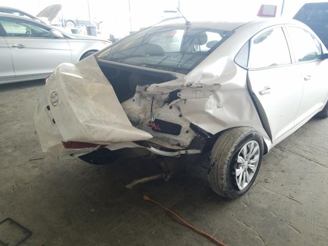 Photo 8 VIN: 3KPC24A3XKE086452 - HYUNDAI ACCENT SE 