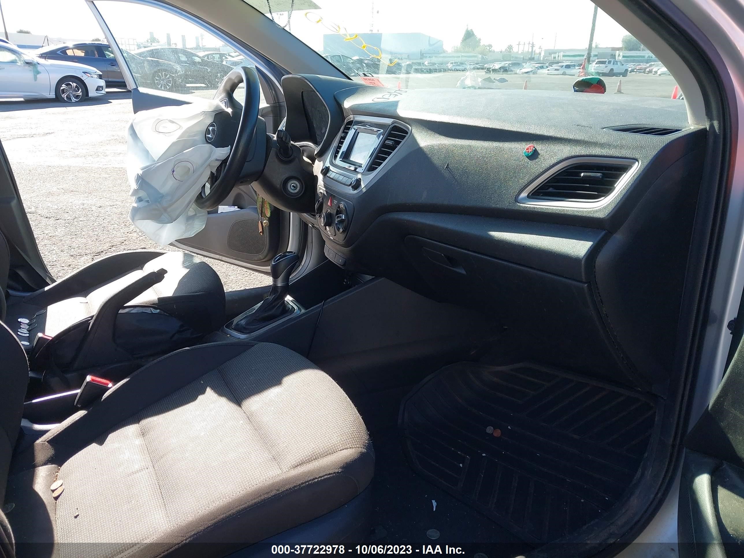 Photo 4 VIN: 3KPC24A60LE099058 - HYUNDAI ACCENT 