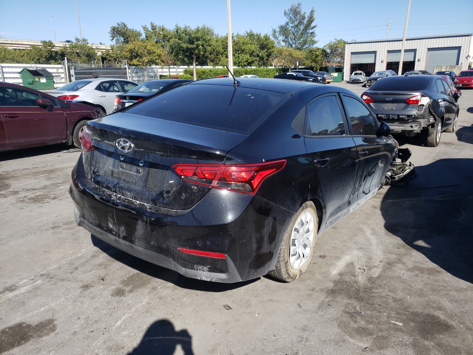 Photo 3 VIN: 3KPC24A61LE096427 - HYUNDAI ACCENT SE 