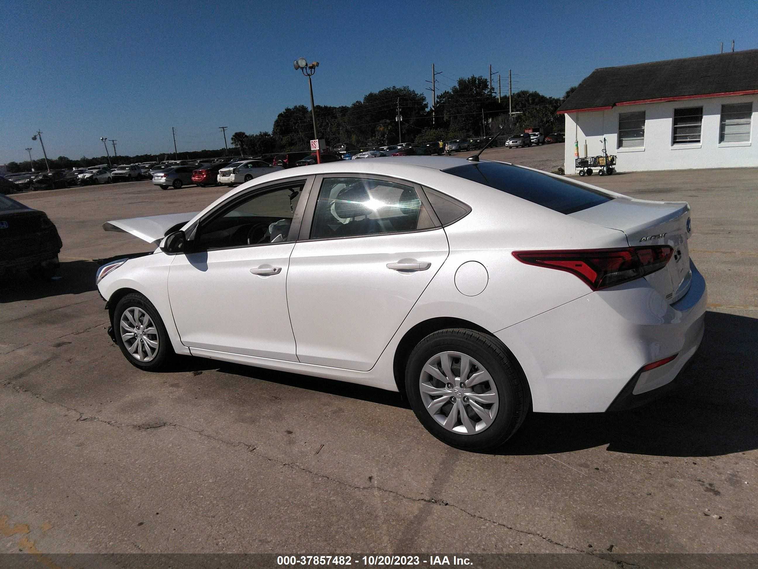 Photo 13 VIN: 3KPC24A61ME129976 - HYUNDAI ACCENT 