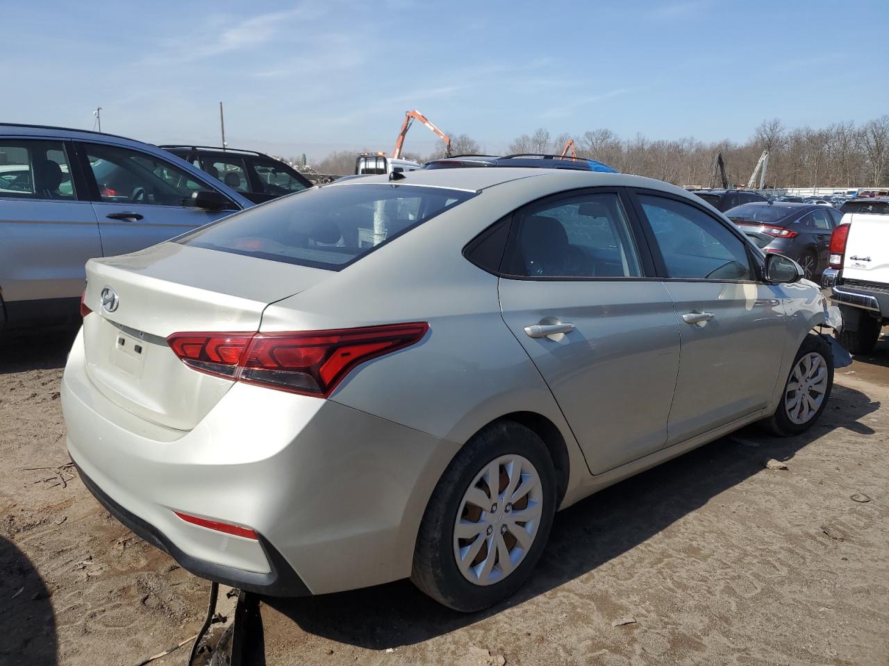 Photo 2 VIN: 3KPC24A63LE104379 - HYUNDAI ACCENT 